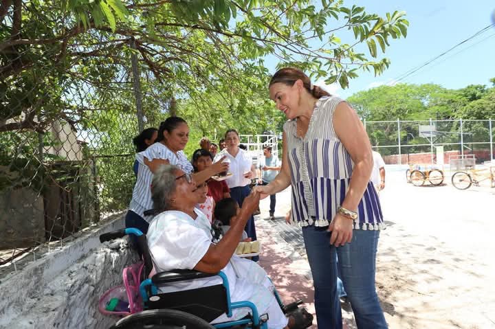 Entrega Cecilia Patrón obras y recoge gestiones en comisarías del sur de Mérida