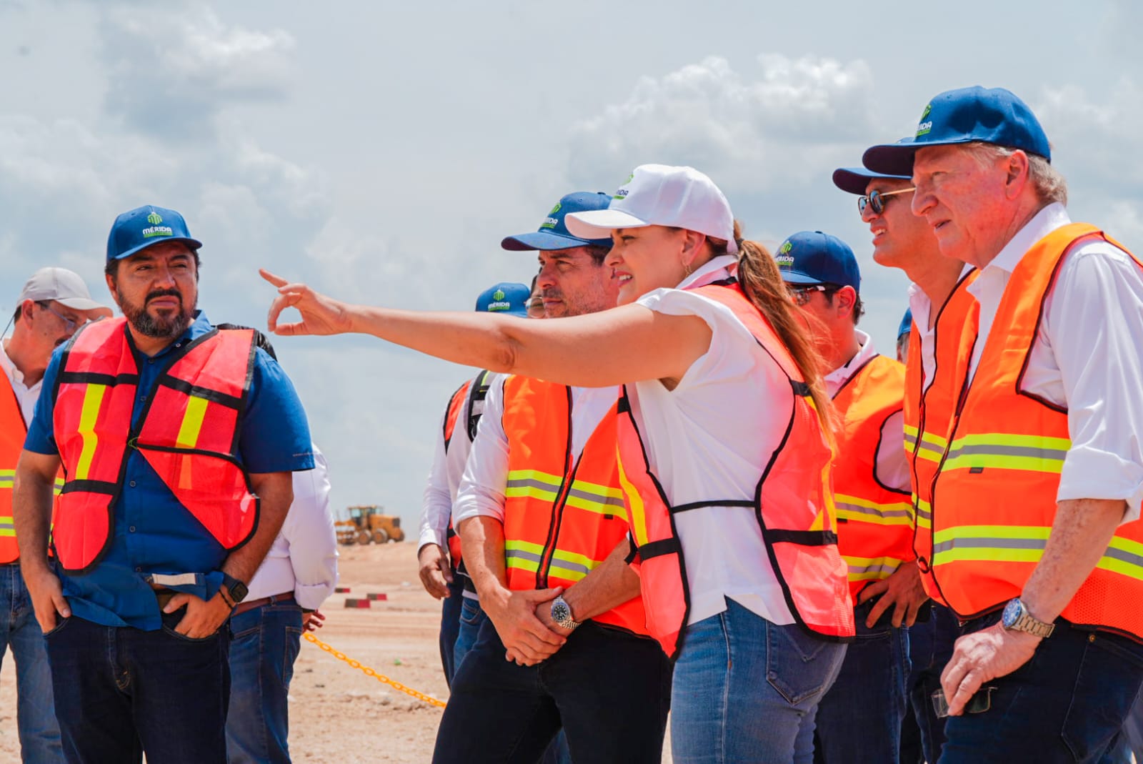 Exhorta Cecilia Patrón a las y los meridanos al manejo adecuado de residuos y utilizar mobiliario de la campaña Mérida Limpia.