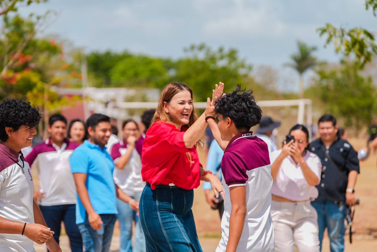 Construimos una mejor comunidad desde las escuelas para cuidar de las y los adolescentes y jóvenes Cecilia Patrón