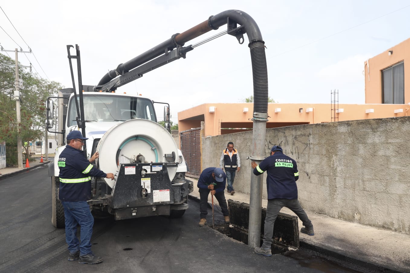 Beneficia Cecilia Patrón a más 3 mil 700 vecinos con mega operativo de limpieza en la colonia Villa Magna Sur