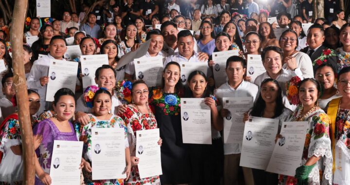 Entrega presidenta Claudia Sheinbaum 117 títulos profesionales a egresados de las universidades “Benito Juárez” en Yucatán