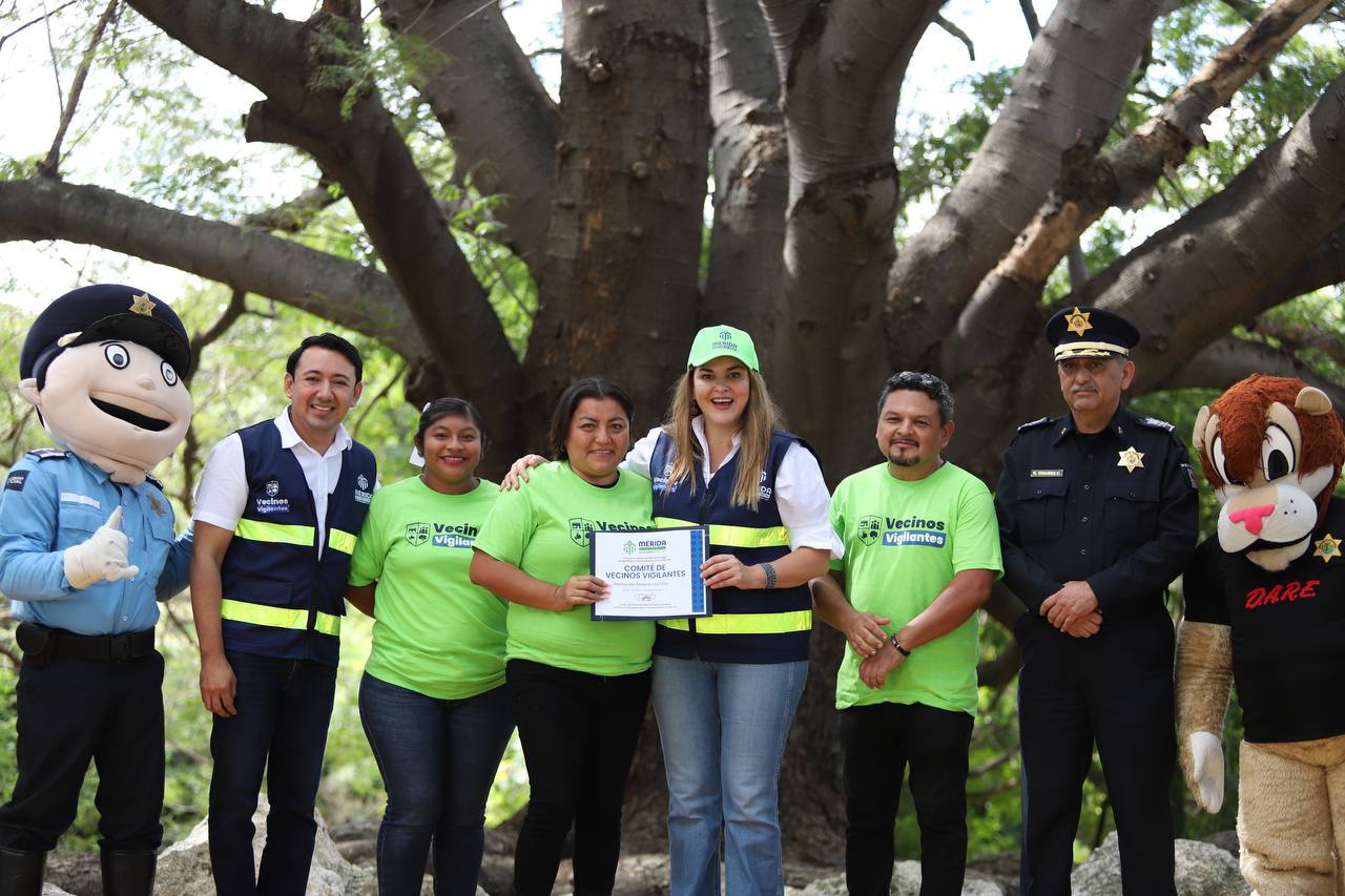 Toma protesta Cecilia Patrón a comités de Vecinos Vigilantes