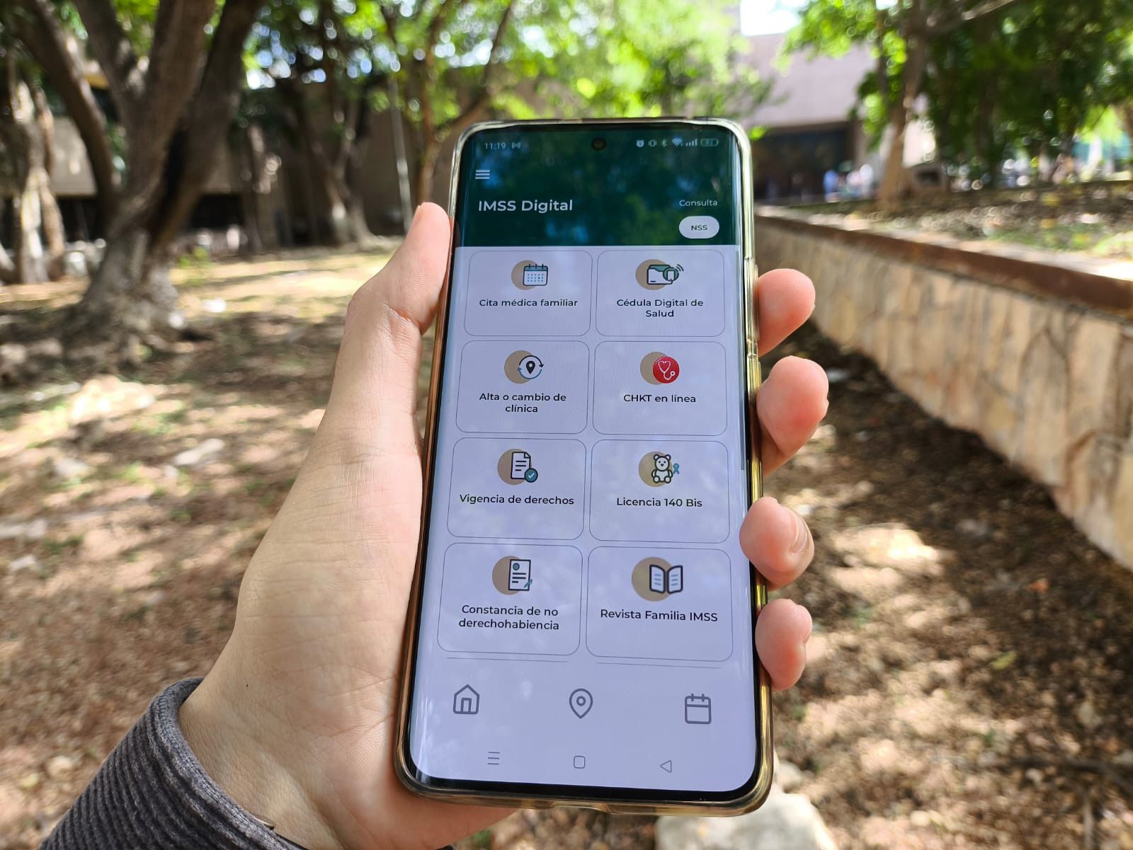 Informa IMSS Yucatán que desde un teléfono inteligente se puede solicitar cita médica