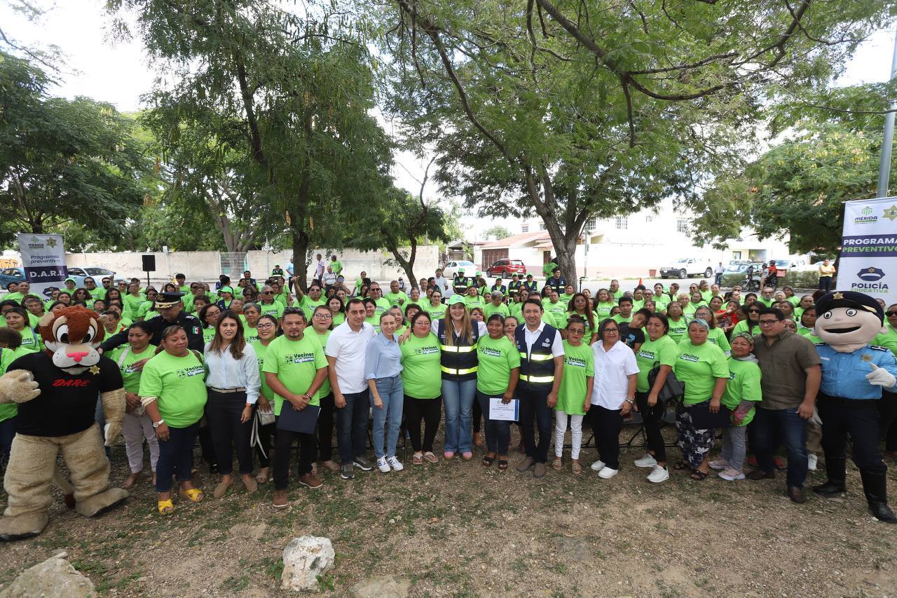 Toma protesta Cecilia Patrón a comités de Vecinos Vigilantes