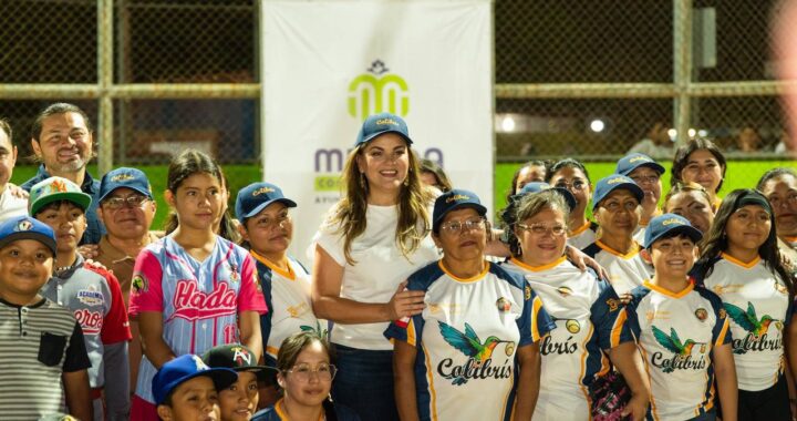 Entrega Cecilia Patrón campo de béisbol diseñado por vecinos de Emiliano Zapata Sur