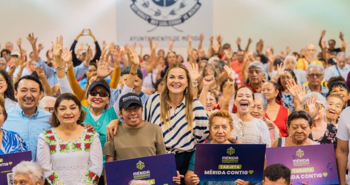 Personas mayores y con discapacidad reciben tarjeta Mérida Contigo